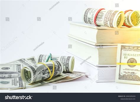 5.326 imagens de Money and textbook Imagens, fotos stock e vetores ...