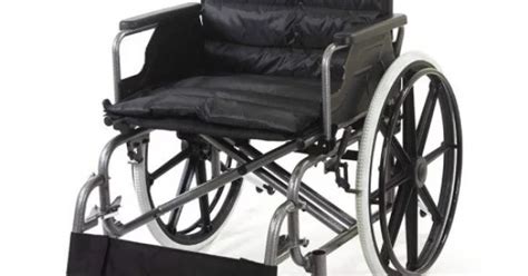 Deluxe Heavy Duty Premium Foldable Wheelchair Ideal for Heavy Patients ...