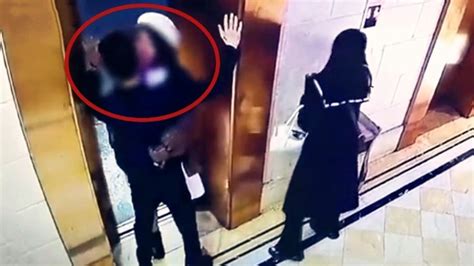 杭州男子电梯口被女孩“扒口罩”强吻 立即举双手自证清白_凤凰网视频_凤凰网