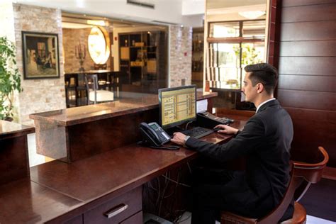 Hotel Reception Computer 的图像结果