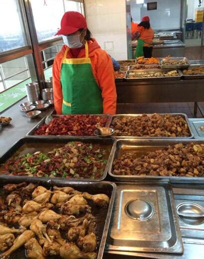 记者暗访发现：福州快餐每盘分量大 点菜易浪费 - 文明监督台 - 文明风
