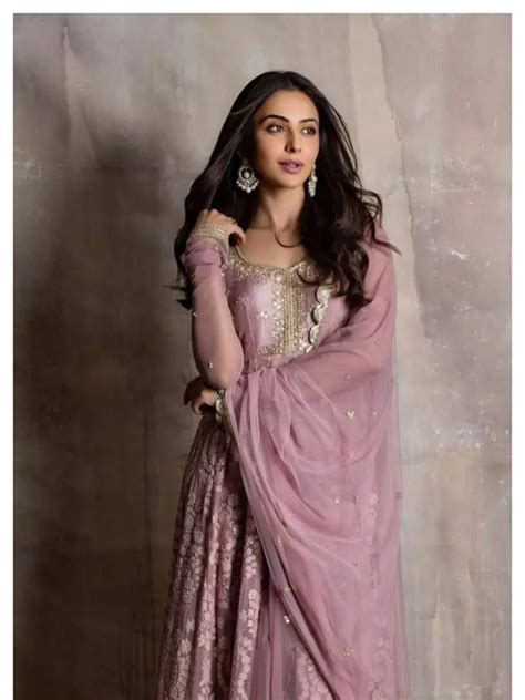 10 Beautiful Ethnic Outfits Of Rakul Preet Singh | Times of India