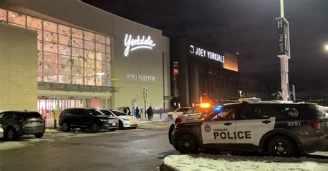 Two people injured in robbery, stabbing at Yorkdale Mall – CP24