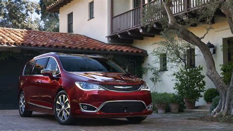 2017 Chrysler Pacifica: Town & Country replacement revealed with hybrid ...