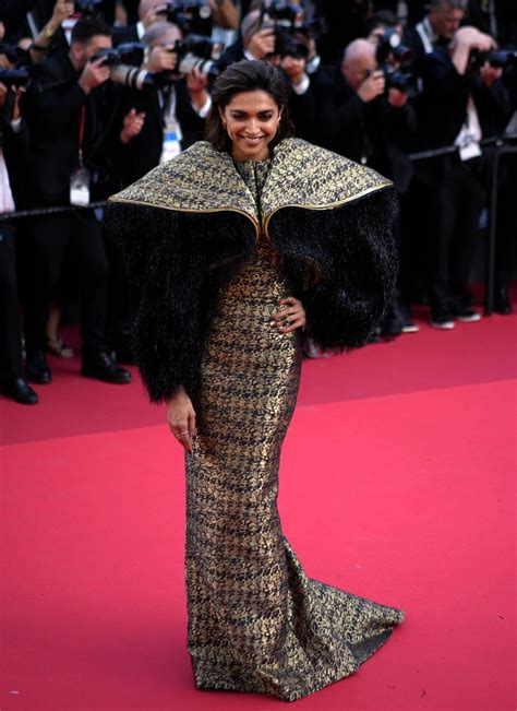 ELLECyclopedia: Jellyfishing Is A Fashion Trend That Has Nothing To Do ...