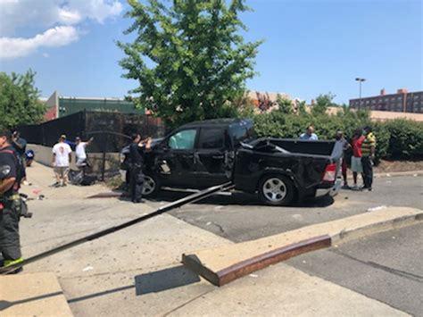 EMS, NYPD respond to a multi-car crash on Targee Street - silive.com