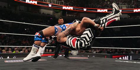 What Penta Said In Spanish During His WWE Debut On Raw