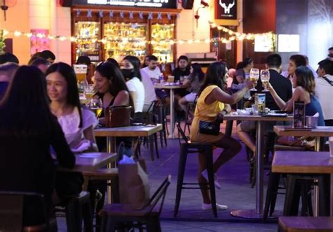 新加坡颁新规禁止公共场所夜间饮酒 8成受访者赞同