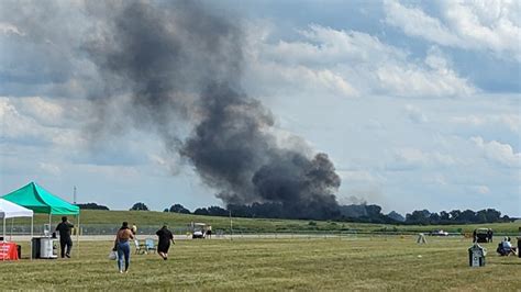 Plane crashes at 2023 Thunder Over Michigan air show after 'malfunction ...