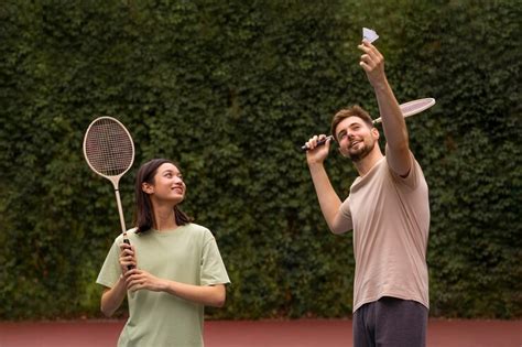 People Playing Badminton 的图像结果