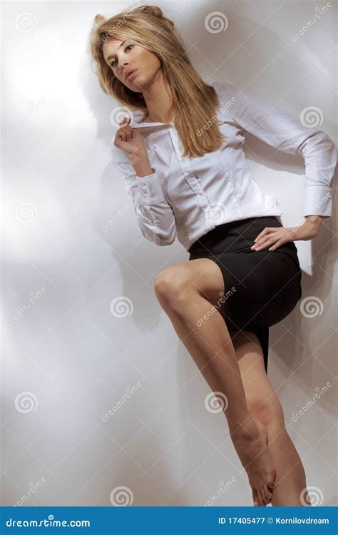 Beautiful Women Business Suit 的图像结果