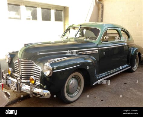 Classic American Buick Eight sedan Stock Photo - Alamy