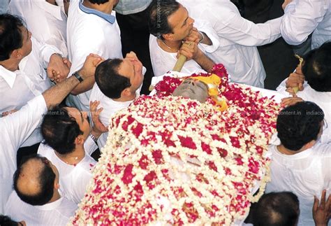 Buy DHIRUBHAI AMBANI FUNERAL Pictures, Images, Photos By SANJAY PANDYA ...