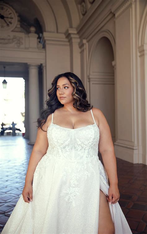Sparkling Plus Size A-Line Wedding Dress with Sweetheart Neckline