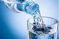 bicchieri d acqua benefici di bere un bicchiere di acqua a digiuno vivere bicchieri d acqua benefici di bere un bicchiere di acqua a digiuno vivere