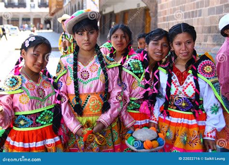 Peruvian Teenage Girls in Traditional Clothing Editorial Photo - Image ...