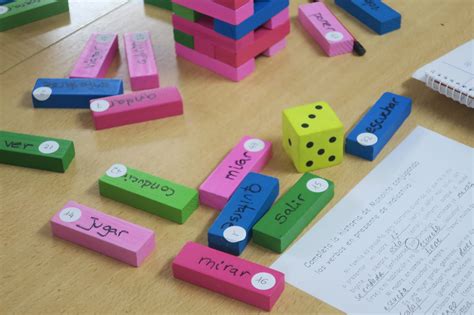 Let's play in Spanish class!