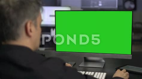 Computer Console Greenscreen 的图像结果