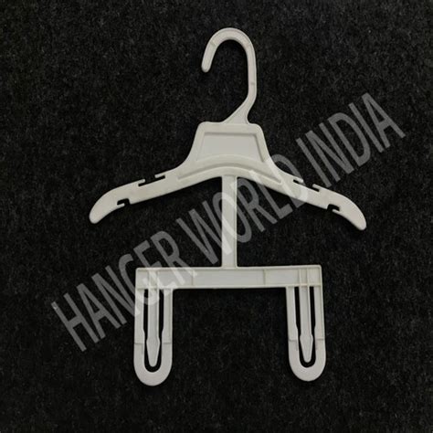 PLASTIC HANGER