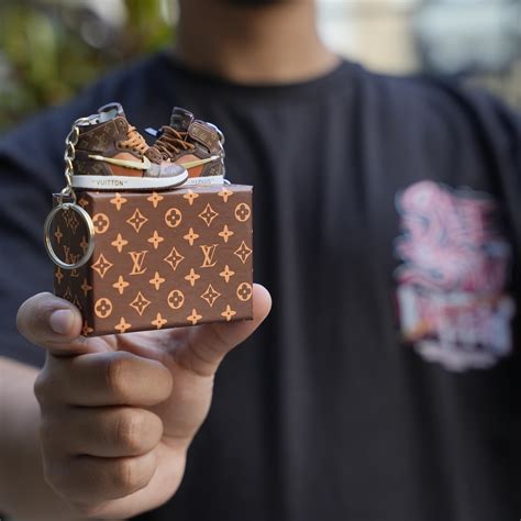 Nike Air Jordan 1 High Chicago 'Lost and Found' – Kicks Machine