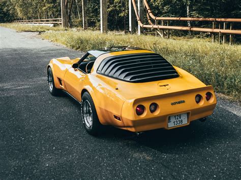 Download wallpaper 1400x1050 corvette, car, sports car, yellow, rear ...