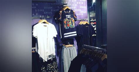 Score Cool Tees, Hoodies & Joggers From This Hauz Khas Village Outlet | LBB