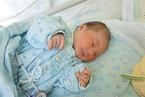 新出生的亚裔女婴 库存照片. 图片 包括有 婴儿, 人们, 逗人喜爱, 女孩, 纵向, 诞生, 特写镜头 - 34058630