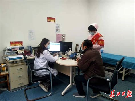 协和医院导诊升级为陪诊、社区网格员帮独居老人挂号-武汉热线