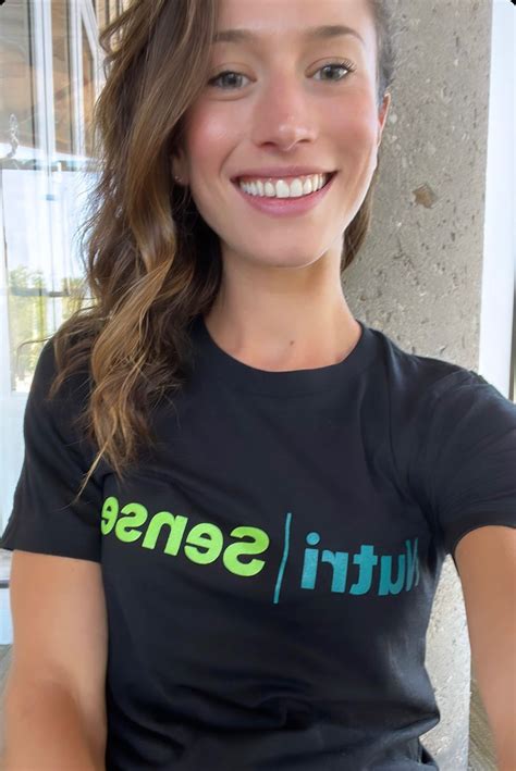 Does Tea Dehydrate You? The Truth About Caffeinated & Herbal Teas - Nutrisense Journal