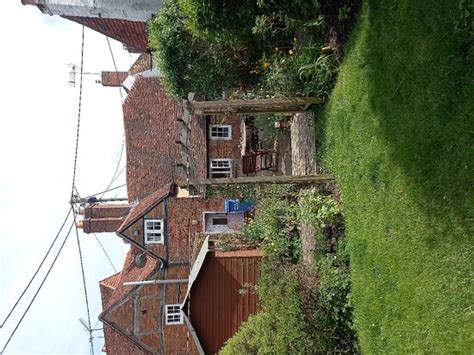 EGLANTINE (Crondall) - Lodging Reviews, Photos, Rate Comparison ...