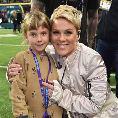 Pink et Carey Hart célèbrent l'anniversaire de Willow au lycée - Yve ...