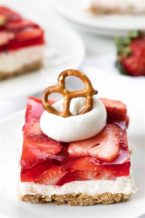 Strawberry Jello Pretzel Salad In A Bowl at Sofia Gellatly blog