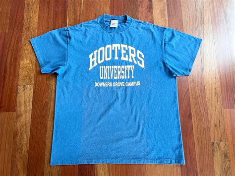 Vintage Hooters University Downers Grove Campus T Shi… - Gem