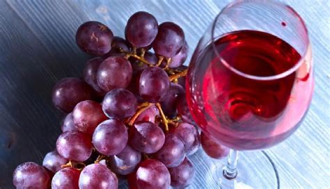 5 Benefits of Red Wine For Skin and Hair - lifeberrys.com