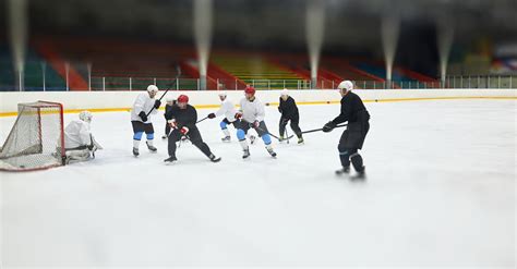 People Playing Hockey 的图像结果