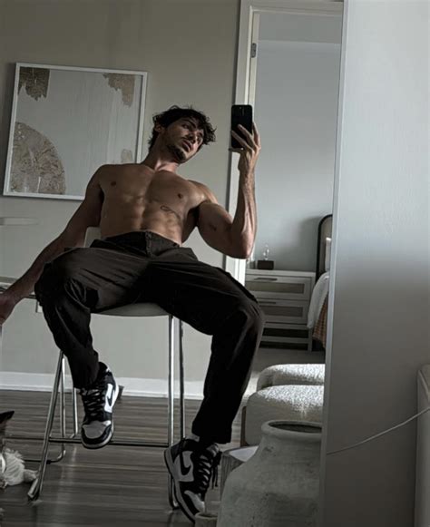 #ashton summers – @shujubeelamoglia on Tumblr