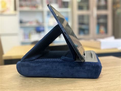 JSAUX Tablet Pillow Stand Review - Gadgets Middle East