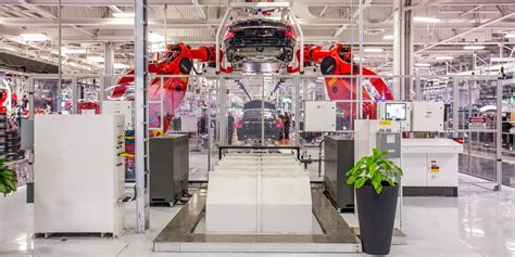 Tesla Manufacturing Line 的图像结果