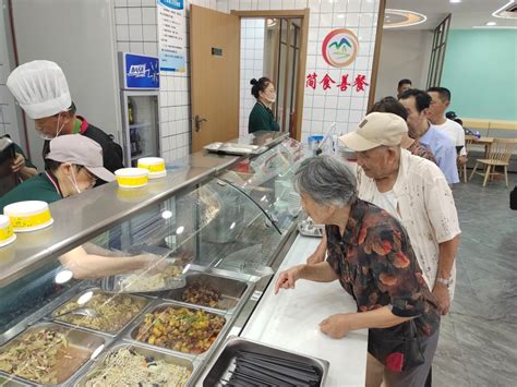 幸福社区大食堂让老人吃得香_县域经济网