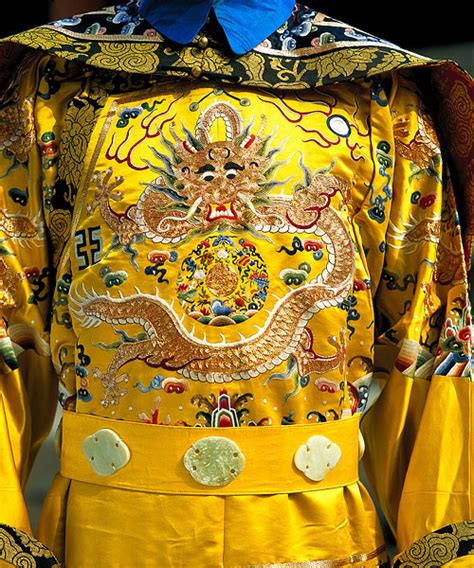 盗墓团伙穿清代龙袍炫耀、300元卖掉珍贵文物：判刑超10年,历史,考古,好看视频