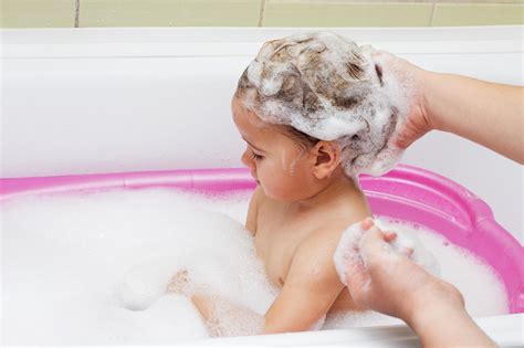 给宝宝洗头每次都要用洗发水么？ - 知乎