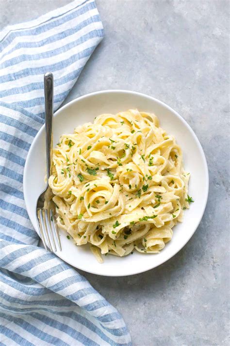 Dairy Free Alfredo Sauce (w/ easy vegan option) - Simply Whisked