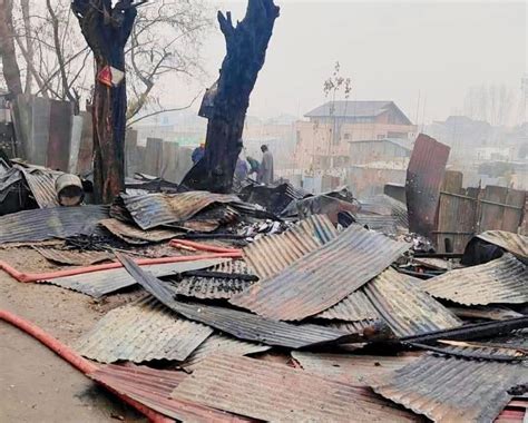 Fire guts shops in Padshahi Bagh, damages residential house in Tral