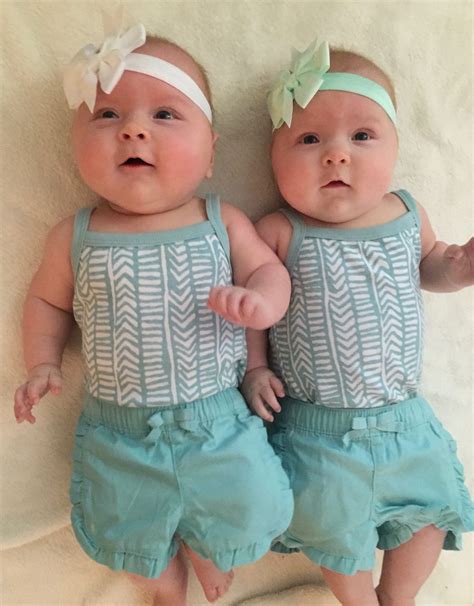 Identical vs Fraternal Twins: How to Tell the Different Twin Types ...