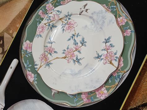 Victorian Green 8 Pcs Snack Set (1 Serving Plate, 6 Quarter Plates, 1 ...