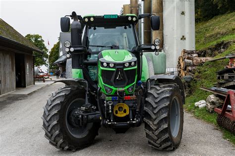 Tractor Front View 的图像结果
