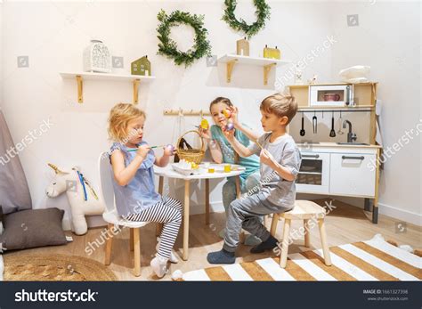 165,154 imágenes de Kids sitting table - Imágenes, fotos y vectores de ...