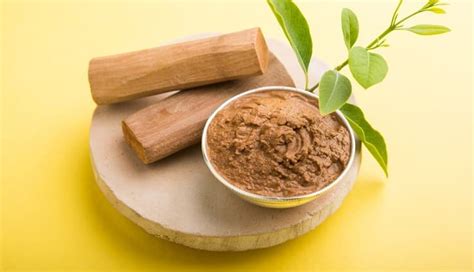 6 Ways To Use Multani Mitti To Treat Oily Skin - lifeberrys.com
