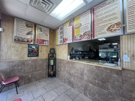 Olive Oil's Pizzeria in Richardson Serves Up Old-School Pie - and More