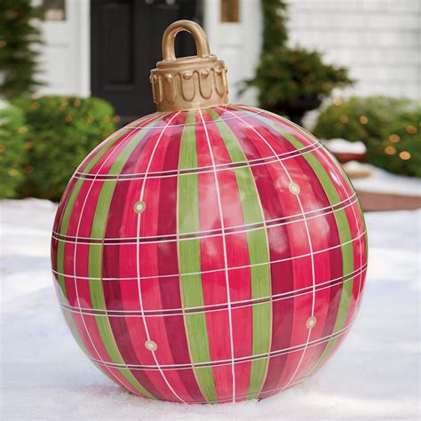 Gigantic Outdoor Christmas Ornaments | The Cake Boutique
